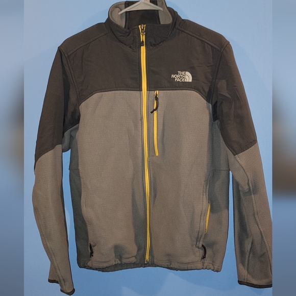 The North Face Black and Gray Jacket Size Medium - Picture 1 of 3